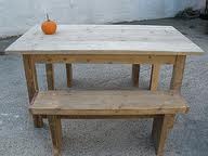 Tuintafel met bankje van steigerhout.